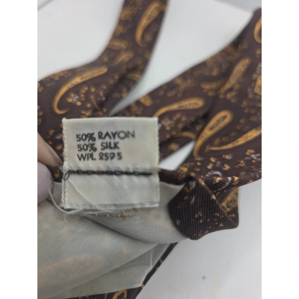 Vtg Deville Cravats Rockabilly Necktie Slim Brown Gold Paisley 1950s 2.25x53in